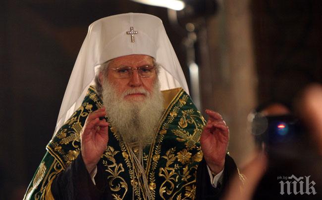 ПИК TV: Патриарх Неофит оглави литургията в храма “Св. Димитър”
