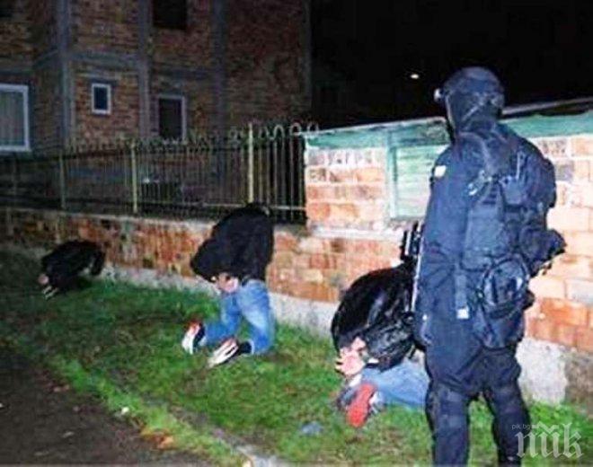Екшън в Бургас! Въоръжени до зъби апаши нападнаха четирима мъже на бензиностанция
