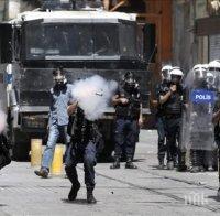 Полицията нахлу в офисите на две турски телевизии