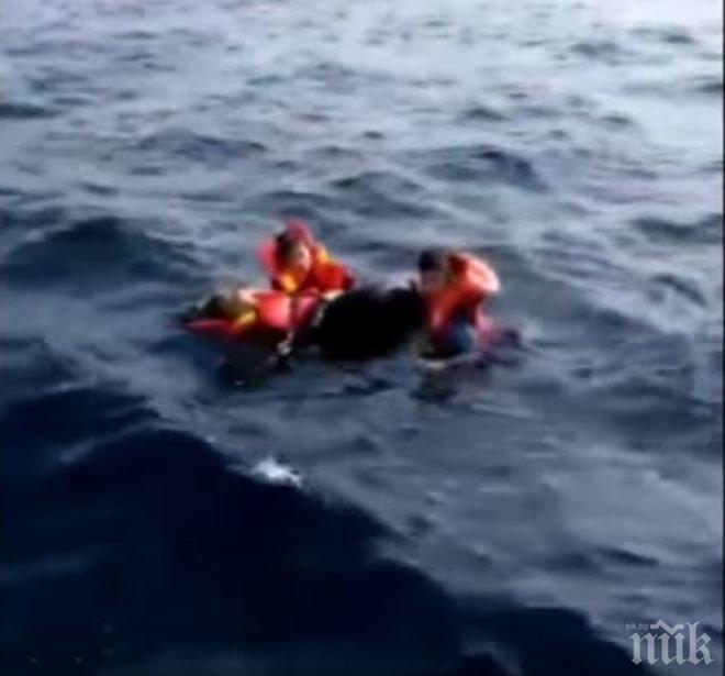 Спасиха 18-месечно бебе, престояло сам-само в Егейско море (видео)