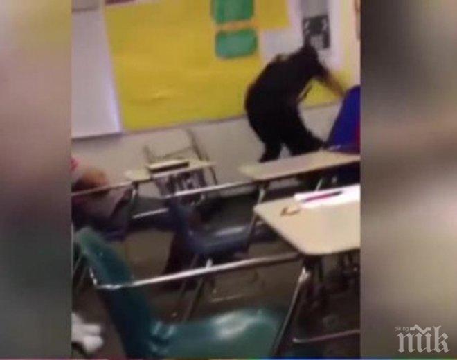 Полицай изхвърли ученичка от клас (видео)
