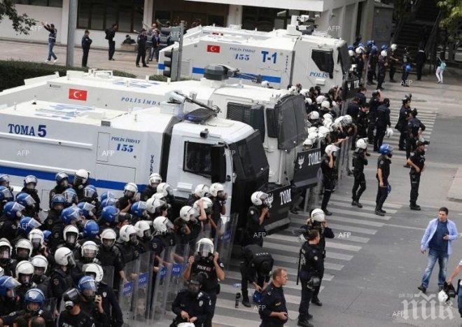 Турската полиция влезе в офисите на две телевизии
