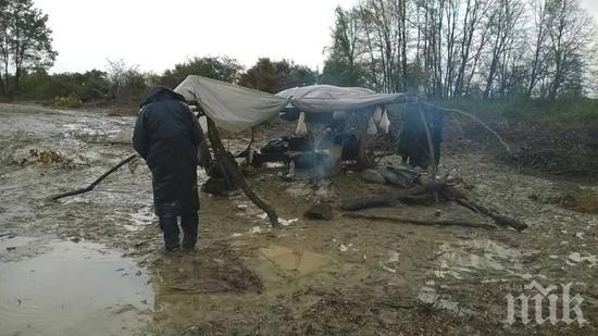 Не само родните граничари мизерстват, унгарските тънат също в кал (снимки)