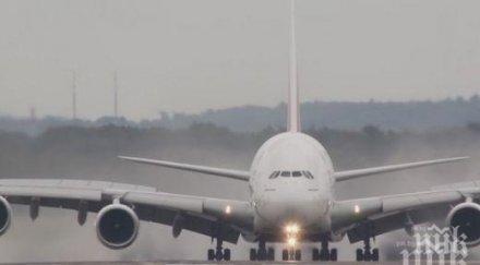 прекъснаха полет заради буен пътник сащ