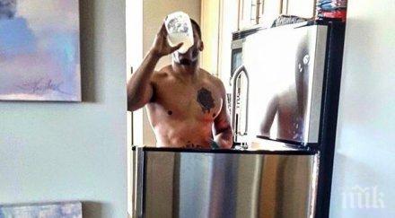 азис показа гаджето