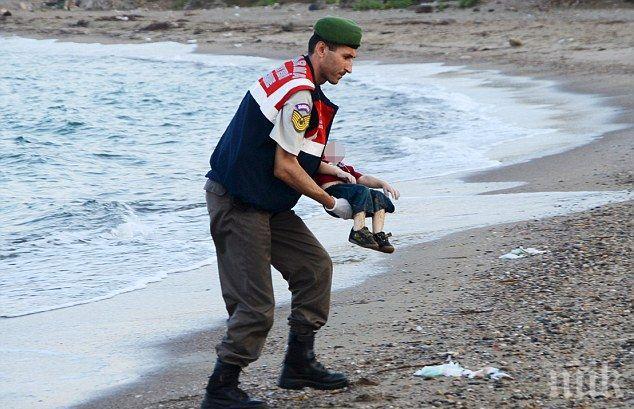 Осем деца на мигранти се удавиха в морето край Гърция