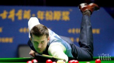 марк селби пристига сряда софия