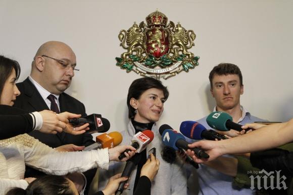 Дафовска спира заплатите в биатлона, за да има пари за състезания