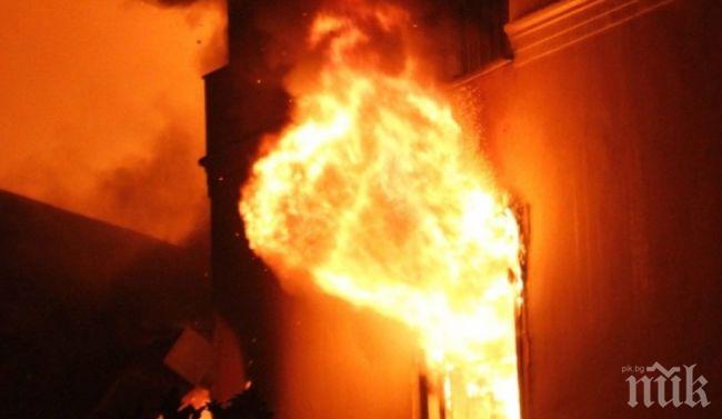 Късо съединение подпали автомобил в Свищов