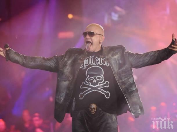 ШОК! Вижте сумата, която прибира на месец Дългия в Би Ти Ви - „Шоуто на Слави” е златна кокошка за него