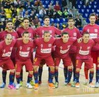 Барса гази и на футзал, дори вратарят бележи (видео)