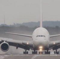 Самолет на Чешките авиолинии е извършил аварийно кацане в Амстердам