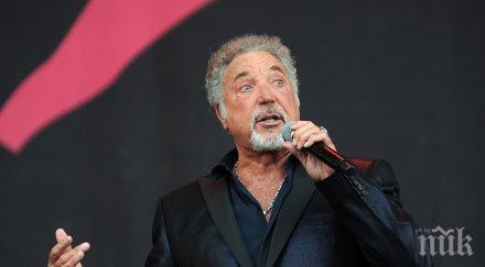 том джоунс прави днк тест разбере дали черни корени