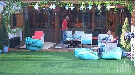 пик гъмов приютява джино празниците