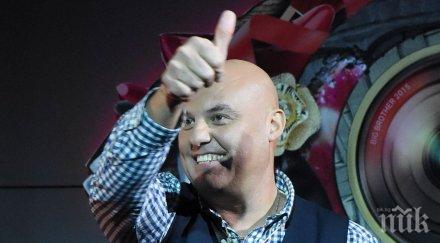 маниак иво танев щипе съквартирантките дупетата поразия