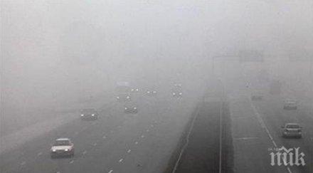 лондонските летища отмениха десетки полети заради гъста мъгла