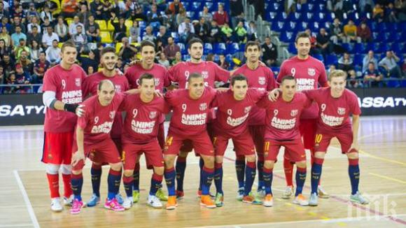 Барса гази и на футзал, дори вратарят бележи (видео)