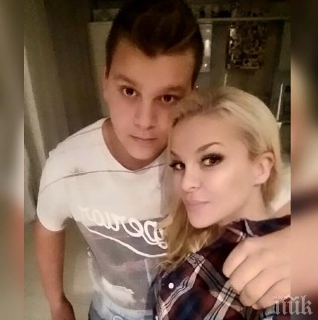 Първо в ПИК! Десислава прави сина си ММА боец