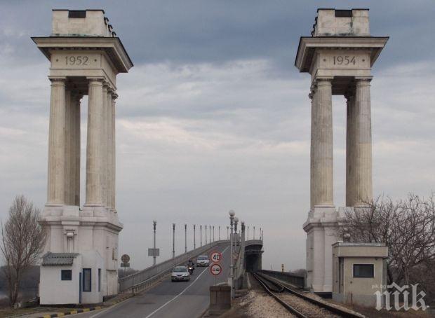 На ГКПП-Дунав мост Русе заплащането на пътни и винетни такси за товарни автомобили вече може да се извършва на ПОС-терминал