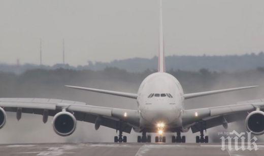 Самолет на Чешките авиолинии е извършил аварийно кацане в Амстердам