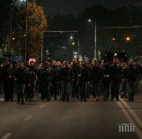 Над 200 полицаи са се събрали пред Съдебната палата в Бургас

