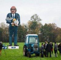 Британци палят гигантска фигура на Блатер