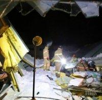 Покрив на фабрика в Пакистан рухна и уби най-малко 18 души