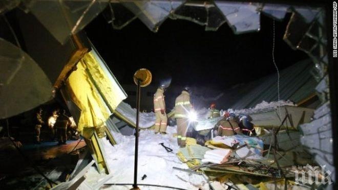 Покрив на фабрика в Пакистан рухна и уби най-малко 18 души