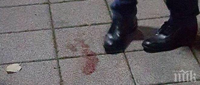 Кървав екшън в Бургас! Мъже се биха на протеста на полицаите, стана опасно за кмета Димитър Николов!