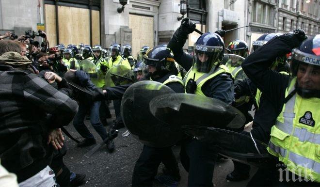 Шествие на студенти в Лондон прерасна в бой с полицията