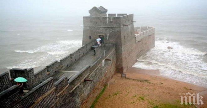 Снимки, доказващи, че целият ни живот е бил една огромна лъжа...