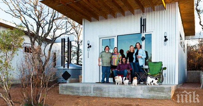 Група приятели изграждат свое собствено малко градче, защото имат причина и то каква!!!