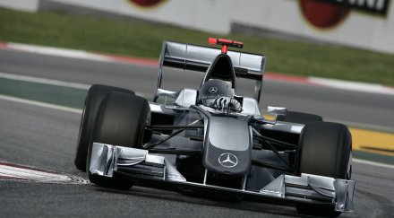 мерцедес пак удря макларън