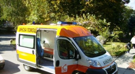 лекари зашиха откъсната ръка дете