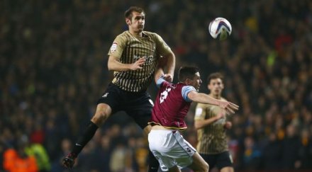 брадфорд сензационно играе финал купата лигата