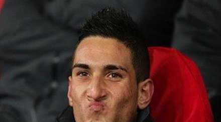 манчестър юнайтед праща македа испания