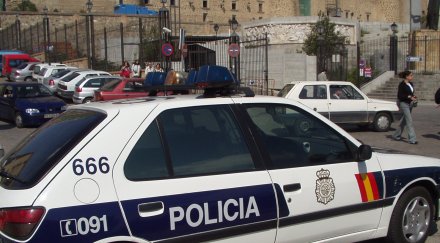 петима българи въртели нелегален супермаркет испания