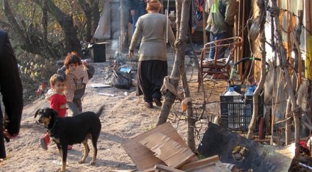 ромски квартал иска цепи кърджали