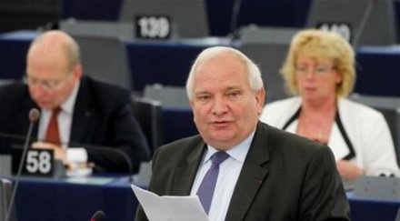 жозеф дол зове политизира нападението доган