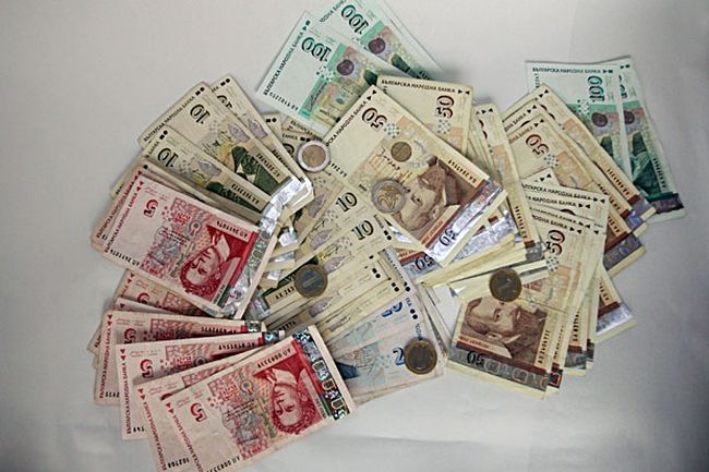 Чиновниците в НОИ си разделили 7 млн. лв., във Външно почти милион!