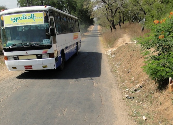 14 живота взе автобусна катастрофа в Мианмар