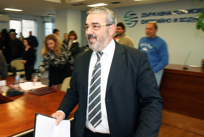 Семерджиев пак обеща по-евтин ток, но с едва 1% 