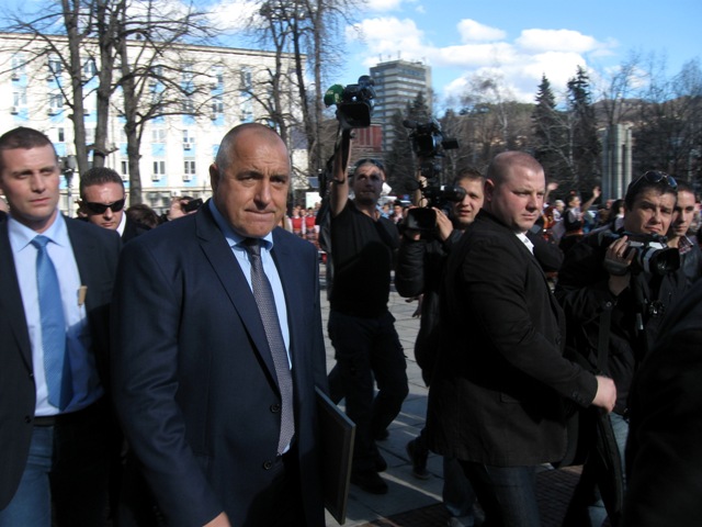 Бойко брои кои са се къпали в Севлиево 