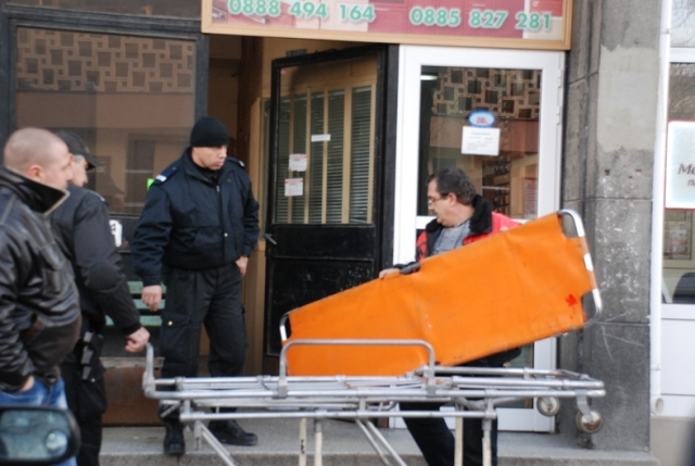 Спасение от жестокия свят е търсил мъжът, избил семейството си