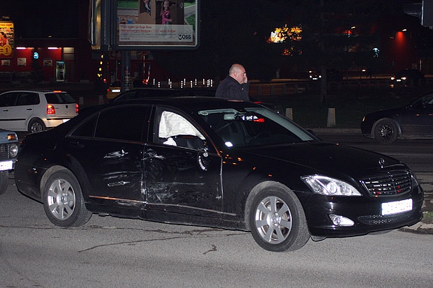 Бронирана кола на НСО катастрофира на изхода на София