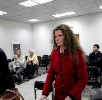 Драмата се разплете! Девствена ли е 40-годишната поетеса от Пловдив