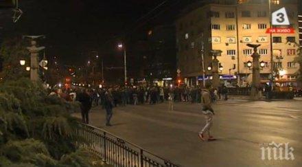 полицаи блокираха орлов мост протичат протестите другите градове обновена снимки