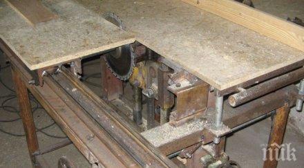 mъж сряза пръстите ръката циркуляр крупник