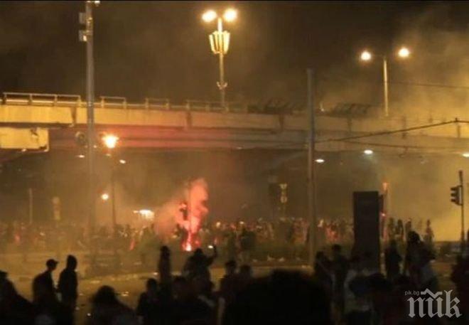 Румънците не се задоволиха с оставката на правителството! Протестите продължават!