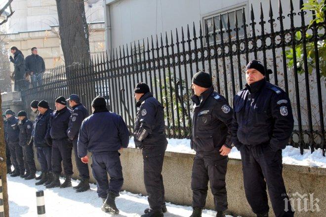 Полицаят - гражданин или роб?